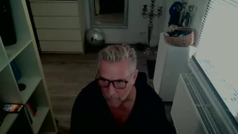 Snapshot of camunication chatting on September 20, 9:45 am camunication online show from September 20, 9:45 am
