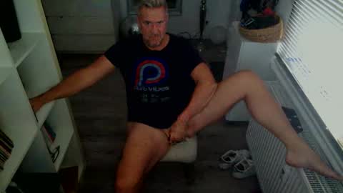 Snapshot of camunication chatting on October 6, 11:17 am camunication online show from October 6, 11:17 am