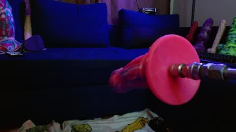 Snapshot of camzlut4u chatting on January 20, 2:22 am mark the Slut online show from January 20, 2:22 am