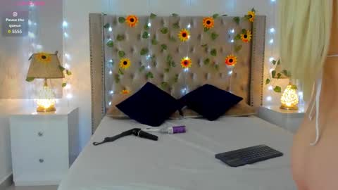 Snapshot of candiegilson__ chatting on March 9, 7:37 pm Candie online show from March 9, 7:37 pm