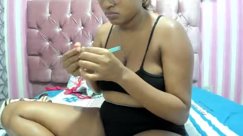 Snapshot of candy_ebony18_ chatting on October 2, 1:32 pm candy_ebony18_ online show from October 2, 1:32 pm