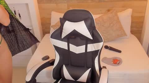 CANDY online show from October 28, 8:10 pm