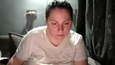 Laura online show from December 1, 4:49 pm