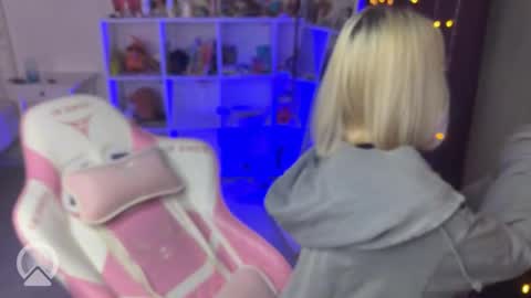 You can call me HH online show from September 14, 6:53 pm