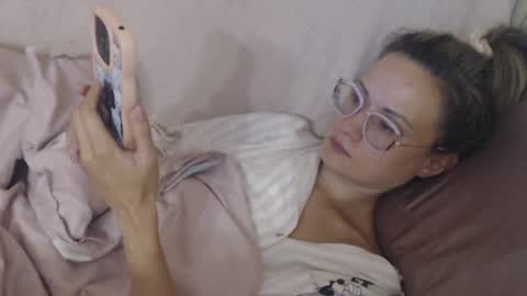 say meow and send tip  online show from July 12, 8:17 am