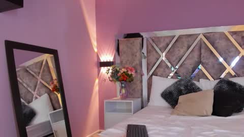 candyluxury_ online show from February 17, 1:25 am