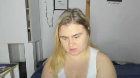 candymilas online show from December 10, 8:38 pm