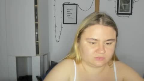 candymilas online show from December 24, 9:33 pm