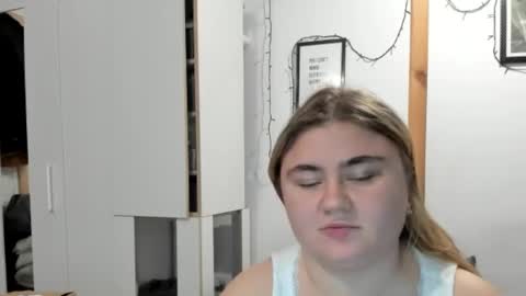 candymilas online show from December 18, 8:47 pm