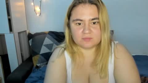 candymilas online show from December 3, 2:53 am