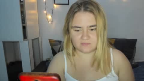 candymilas online show from December 5, 4:59 am