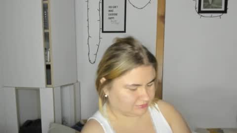 candymilas online show from December 18, 3:22 pm
