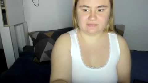 candymilas online show from December 5, 10:28 pm