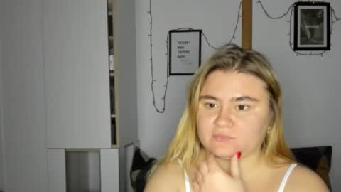 candymilas online show from December 2, 3:08 am