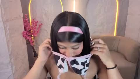 Canela  online show from June 10, 8:40 pm