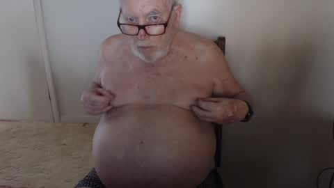 Snapshot of capt5105 chatting on February 21, 9:32 pm capt5105 online show from February 21, 9:32 pm