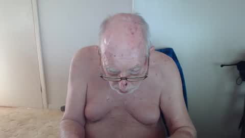 Snapshot of capt5105 chatting on October 30, 1:06 am capt5105 online show from October 30, 1:06 am