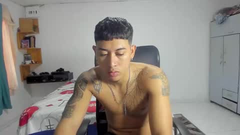 Snapshot of carlitosex09 chatting on October 16, 3:33 pm master online show from October 16, 3:33 pm
