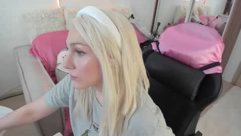 carol_may_ online show from February 11, 9:46 am