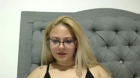 carolay02 online show from November 12, 2:25 am