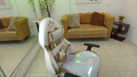 CAROLINA.  online show from April 10, 12:43 pm