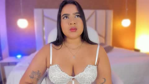 Snapshot of carolinaa_suarez chatting on October 19, 11:59 am carolinaa_suarez online show from October 19, 11:59 am