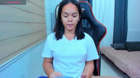 caroline_east online show from November 20, 4:26 pm