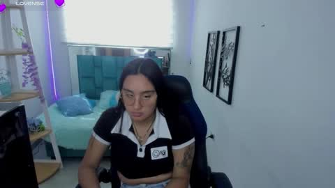 caroline_rodriguez_9 online show from February 4, 7:07 pm