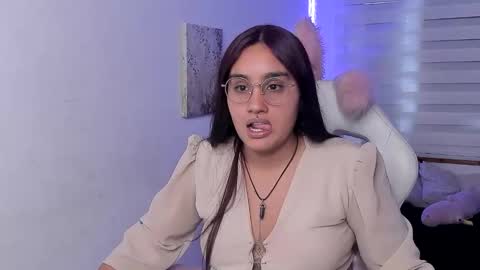 caroline_rodriguez_9 online show from June 10, 7:24 pm