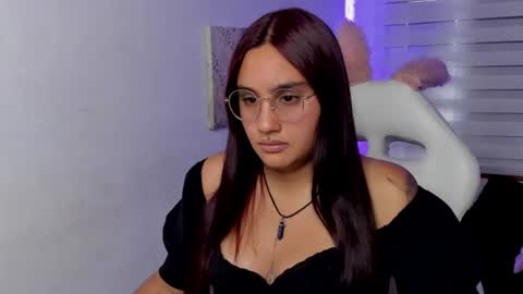 caroline_rodriguez_9 online show from June 12, 7:13 pm