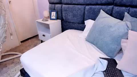 Caroline  online show from June 10, 1:32 pm