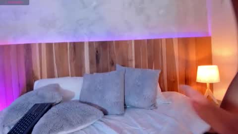 Caroline online show from October 24, 8:42 pm