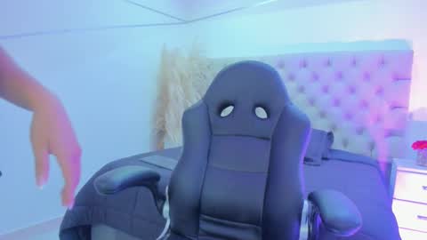 Caroline online show from March 28, 1:45 pm