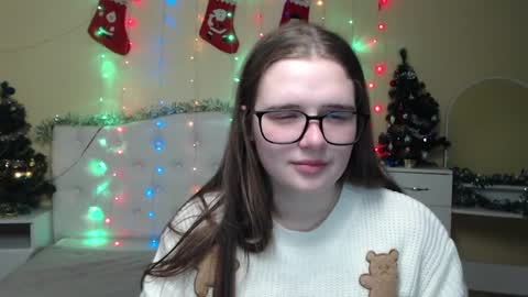 Caroline online show from December 12, 1:17 pm