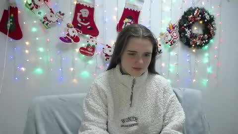 Caroline online show from December 15, 4:04 pm