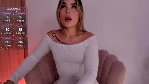 carolinna_ online show from January 7, 9:31 pm