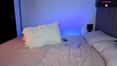 Carolinne online show from September 14, 1:30 am