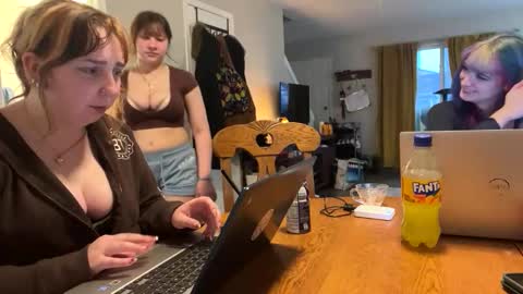 carpetmunchers online show from March 31, 12:33 am