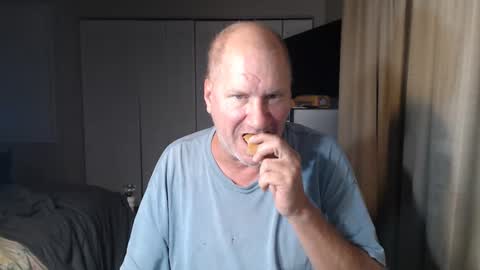 Snapshot of casinocam chatting on September 13, 4:37 am CasinoCam online show from September 13, 4:37 am