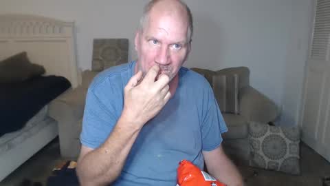 Snapshot of casinocam chatting on March 1, 4:15 am CasinoCam online show from March 1, 4:15 am