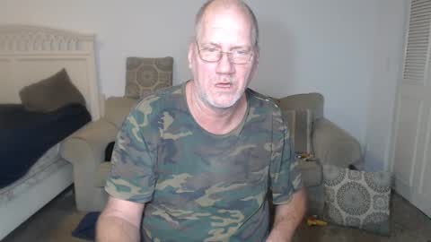 Snapshot of casinocam chatting on February 24, 12:41 am CasinoCam online show from February 24, 12:41 am