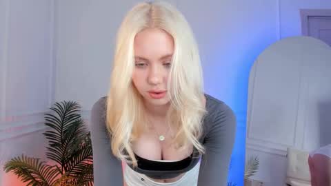 Hello my name is Cassie and my friend Nilo is also here online show from September 26, 7:05 am