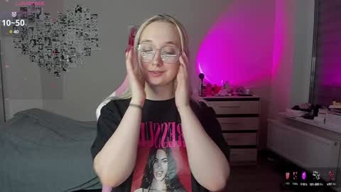 Cassie Rosss online show from December 20, 1:25 am