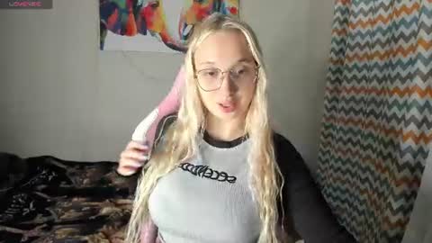 Cassie Rosss online show from July 3, 8:02 pm