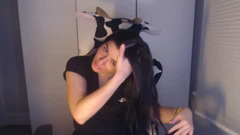 cassiealvarez online show from July 8, 2:04 am