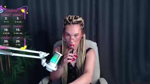 Cassie online show from November 29, 9:00 pm