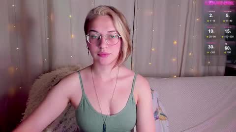 Ellie online show from November 3, 8:10 pm