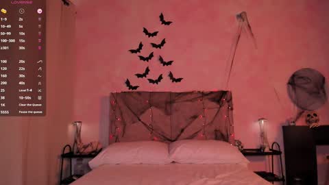 Loren online show from October 31, 9:15 pm