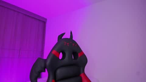 Snapshot of cata_n_cami chatting on December 2, 1:29 am cata_n_cami online show from December 2, 1:29 am