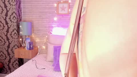 CatalinnaThompson online show from March 4, 12:01 pm